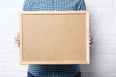 Çerçeve holding erkek eller 