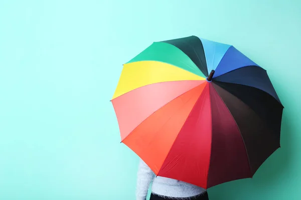 Parapluie ouvert coloré — Photo