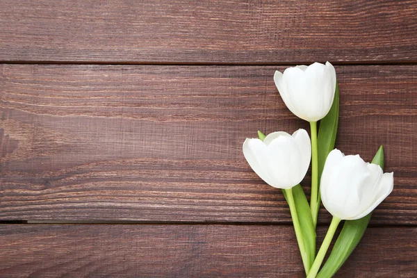 Strauß Tulpen auf dem Tisch — Stockfoto