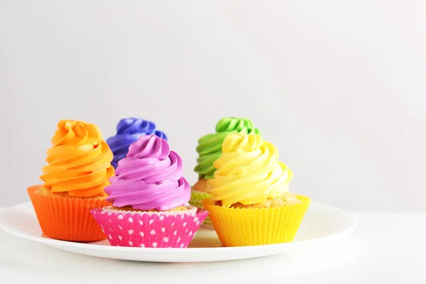 Smakelijke zoete cupcakes — Stockfoto
