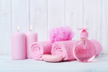 Sabun ile pembe havlu 