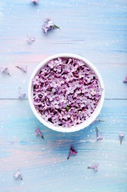 Eflatun çiçekler çok güzel 