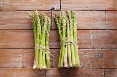 Bir avuç yeşil kuşkonmaz.