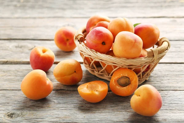 Zralé meruňky ovoce — Stock fotografie