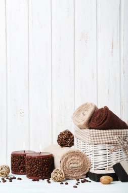 Mum ve sabun ile havlu 