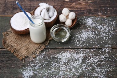 Hindistan cevizi şeker ve şişe süt tablo ile