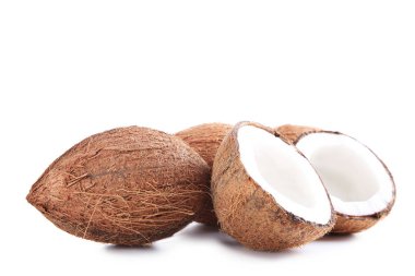 beyaz üzerine tropikal olgunlaşmış hindistancevizi