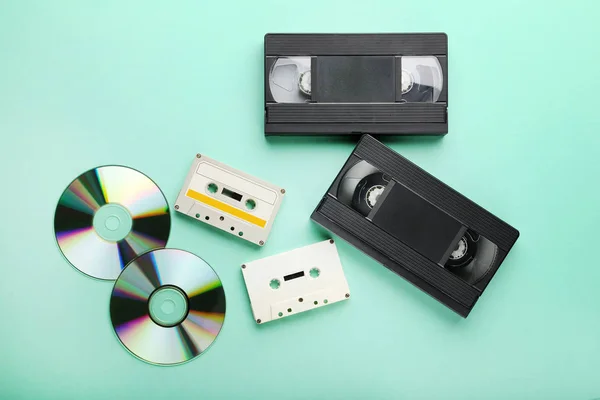 Cintas de vídeo y música con discos CD —  Fotos de Stock