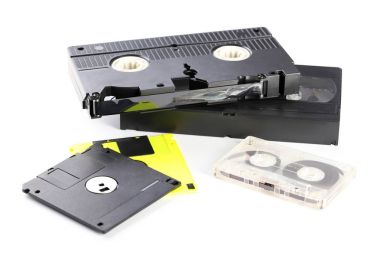 Video ve müzik teypleri disketleri