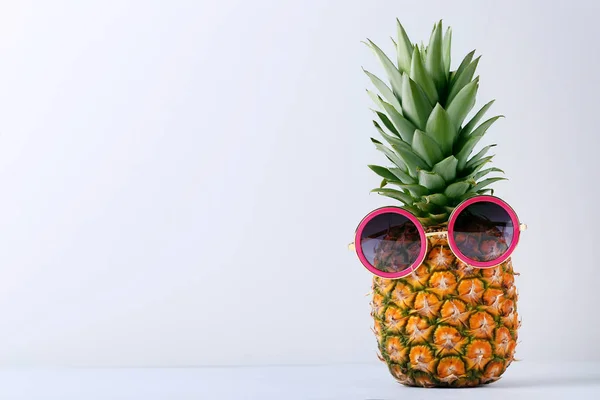 Ripe pineapple with sunglasses — Stock Photo, Image