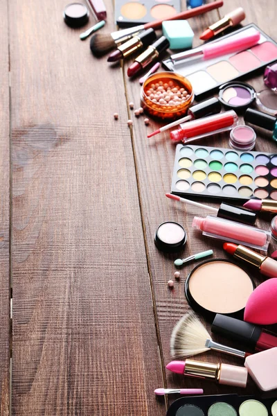 Maquete-up de diferentes cosméticos de maquiagem — Fotografia de Stock