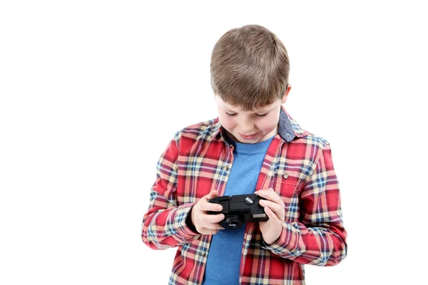 Litte casual jongen bedrijf camera — Stockfoto