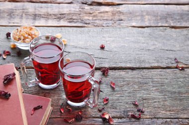 Karamelize şeker ile çay bardak 