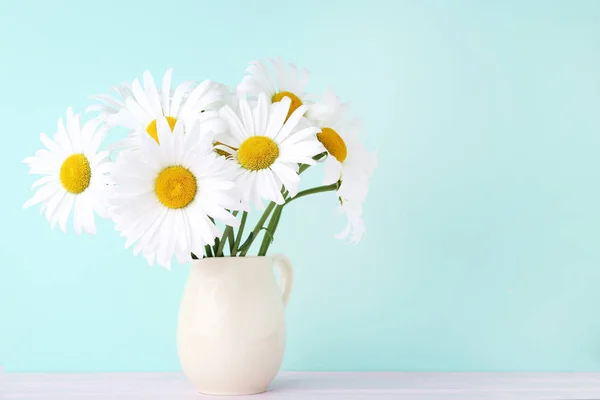 Bouquet of chamomile flowers — Stock Photo, Image