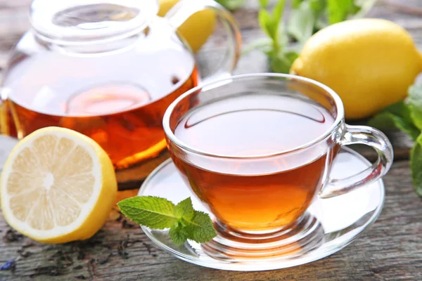 Tasse Tee mit Teekanne — Stockfoto