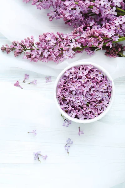 Lilac flowers in bowl — Stock Photo, Image