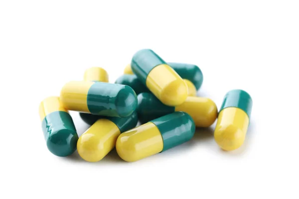 Cápsulas pílulas isoladas em um fundo branco — Fotografia de Stock