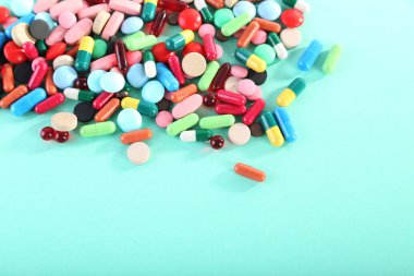 Farklı renkli hapları 