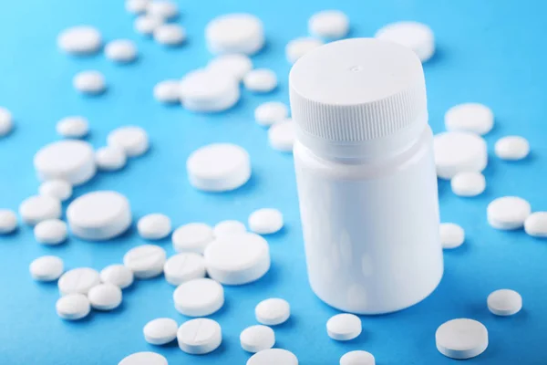 Vita piller med plastflaska — Stockfoto