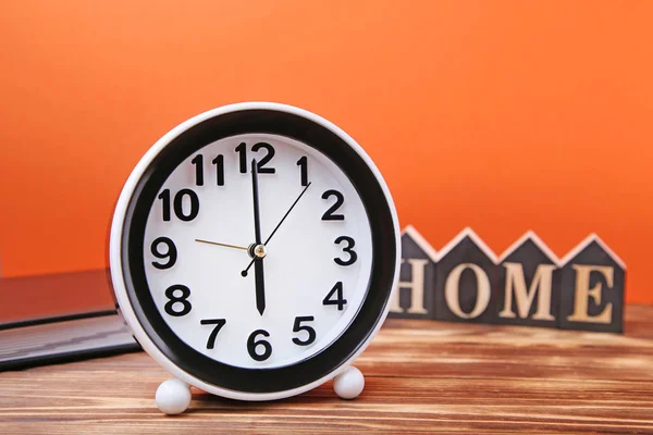 Black clock with notebook — Stock Photo, Image