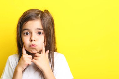 Güzel küçük kız. 