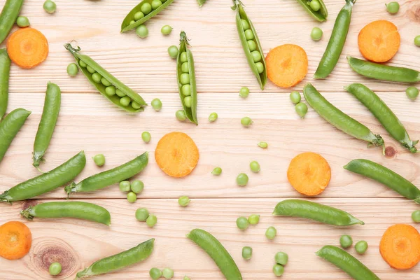 Guisantes verdes y zanahorias —  Fotos de Stock