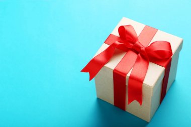 Kurdeleli hediye kutusu