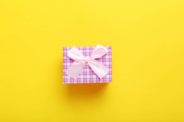 Kurdeleli hediye kutusu