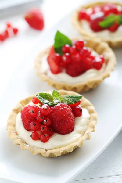 Dessert tartlets med bär — Stockfoto