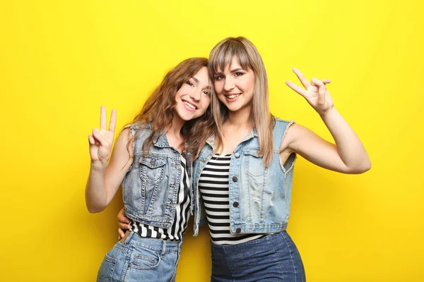 Young women with raised hands — Stock Photo, Image