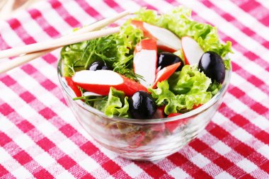 Yengeç sopa ile salata