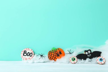 Taze Cadılar Bayramı gingerbread çerezleri 