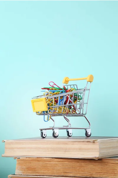Shopping cart with paperclips — Stock Photo, Image