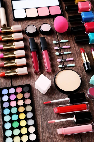 Makyaj kozmetik ve aksesuarları