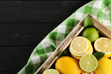 Olgun limes ve limon 