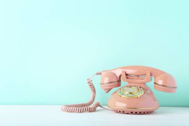 pembe retro telefon 