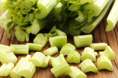 yeşil kereviz sapları