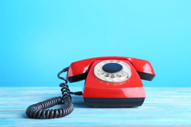 Kırmızı retro telefon 