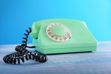 Yeşil retro telefon