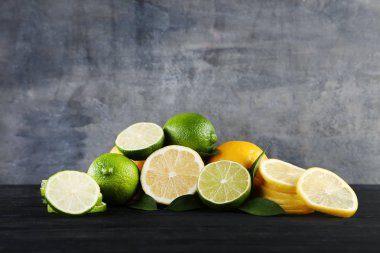 Olgun limes ve limon 