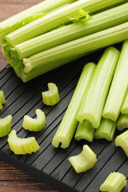 yeşil kereviz sapları