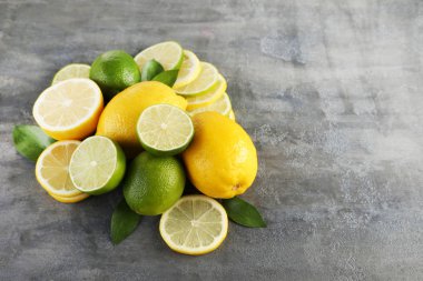 Olgun limes ve limon 