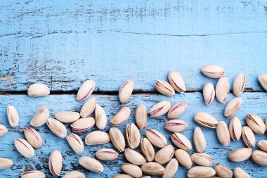 Kabuklarında yeşil fıstık