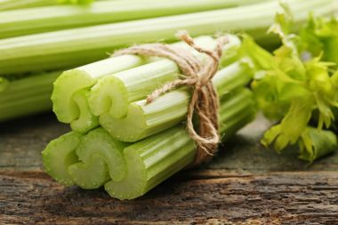 yeşil kereviz sapları