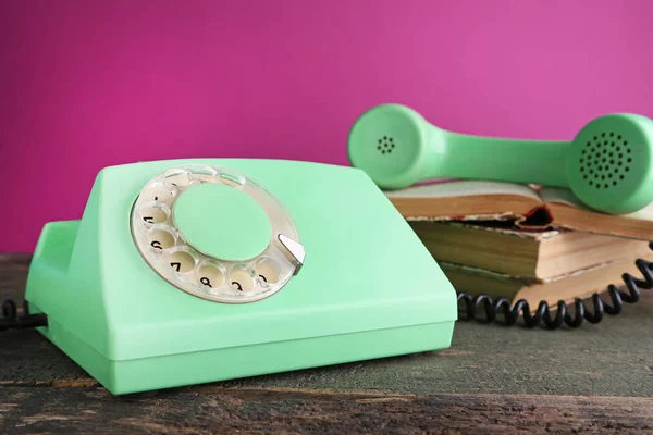 Yeşil retro telefon — Stok fotoğraf