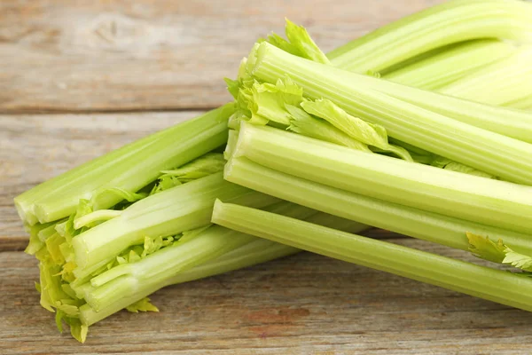 yeşil kereviz sapları