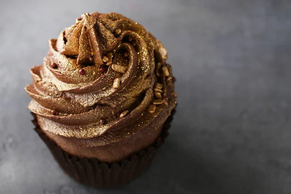 Sabroso cupcake con crema — Foto de Stock