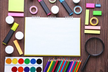 renkli okul malzemeleri 