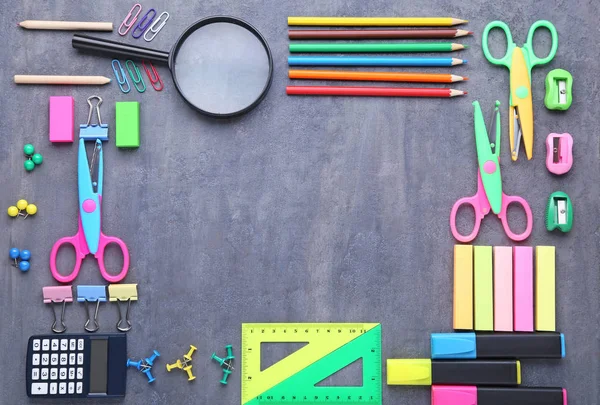 Fournitures scolaires colorées — Photo