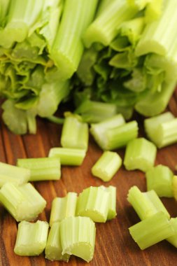 yeşil kereviz sapları